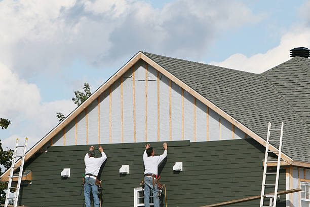 Professional Siding Repair technician working in Parlin, NJ